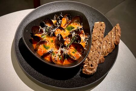 Мидии в томатном соусе