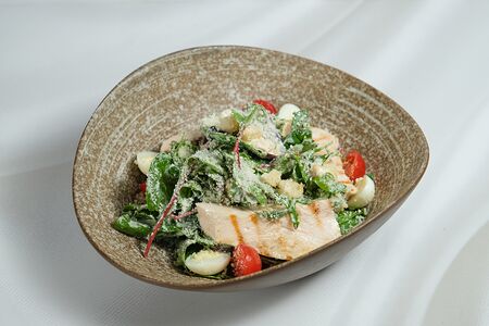 Салат Цезарь с курицей