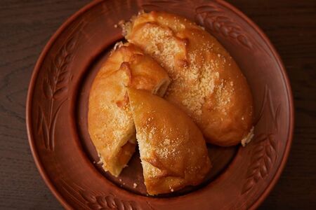 Пирожок с яблоком