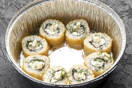 Тёплый ролл с курицей и огурцом