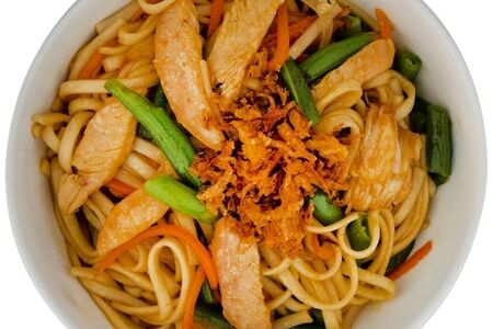 Удон с курицей в пикантном соусе