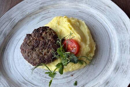 Котлетка говяжья с картофельным пюре