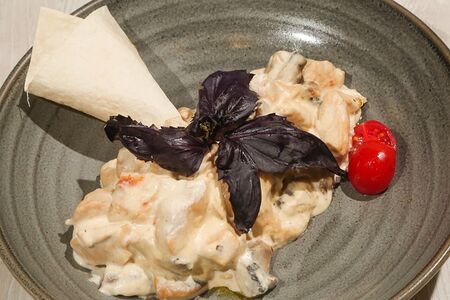 Куриное филе с грибами в сливочном соусе 