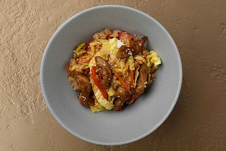 Рис со свининой и соусом удон