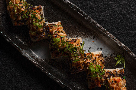 Осидзуси с крабом и угрем