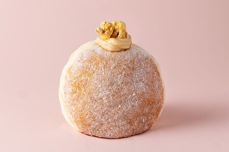 Пончик с карамельным кремом