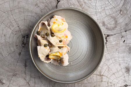 Индейка в соусе из тунца