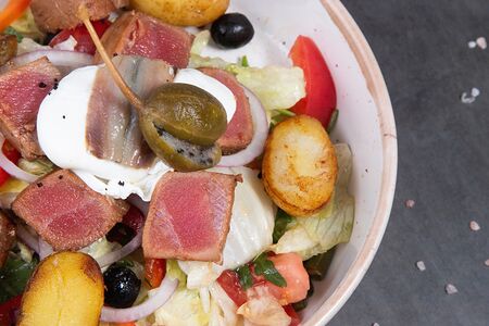 Салат Нисуаз с тунцом