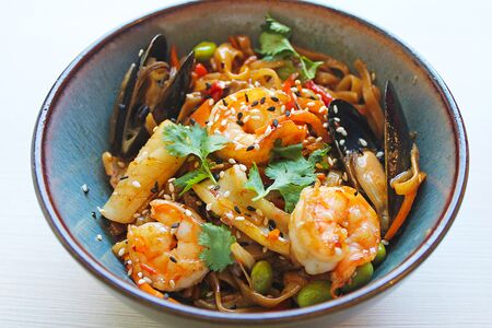 Лапша с морепродуктами в Азиатском соусе