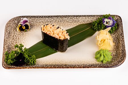 Гункан с крабом