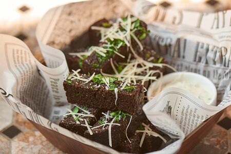 Чесночные гренки с сыром