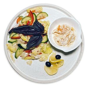 Теплый салат с морепродуктами