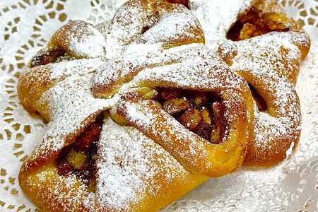 Улыбка с яблоком