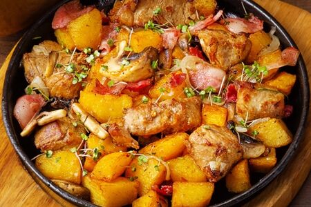 Жареха со свининой