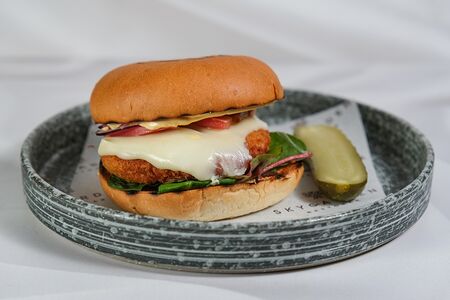 Бургер с цыпленком
