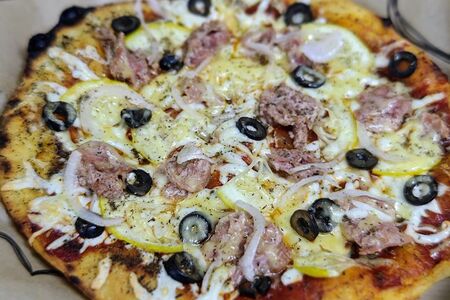 Пицца с тунцом