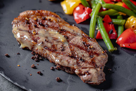 Стейк «Нью-Йорк» с сычуаньским перцем
