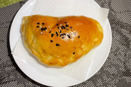 Пирожок с капустой 