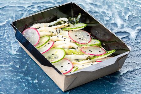 Салат водоросли вакаме кальмар