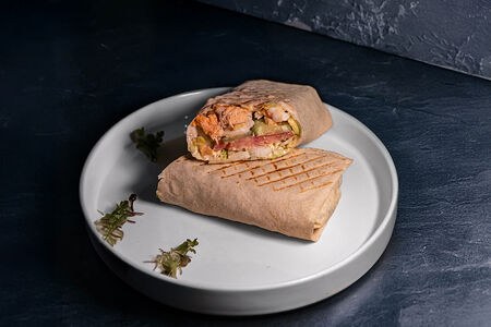 Рваная говядина с овощами в лаваше