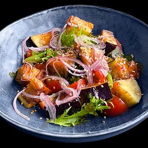 Салат с томатами и баклажанами фри