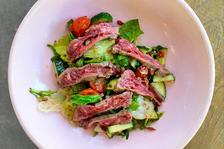 Салат с ростбифом