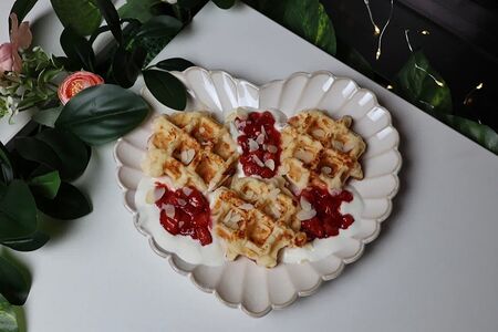 Сырники с клубничным джемом 