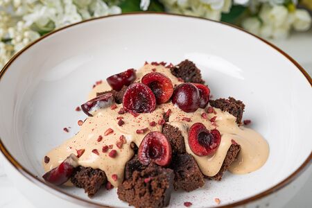 Сметанник с клубникой