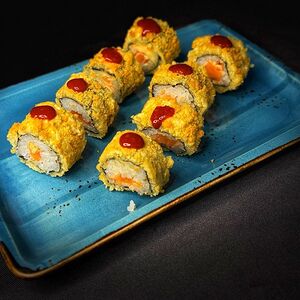 Маки с лососем жареный 