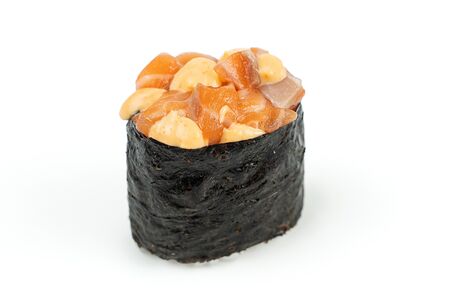 Гункан с лососем  