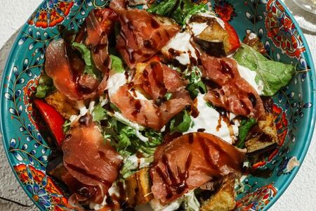 Салат с баклажанами и прошутто