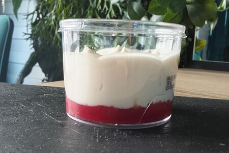 Пирожное клубника со сливками