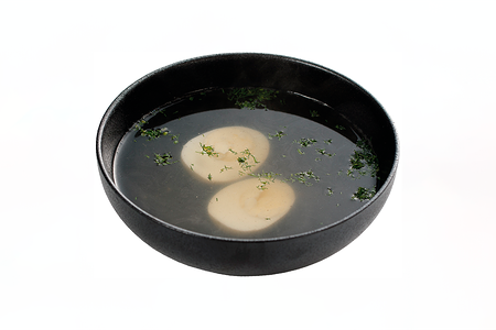 Куриный бульон с яйцом