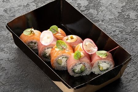 Филадельфия тунец и слабосоленый лосось