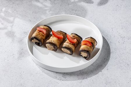 Баклажановые рулеты с творогом и мятой