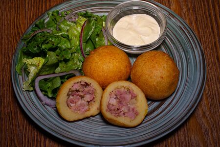 Кнедлики с копченной грудинкой