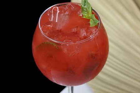 Лимонад Персик-базилик