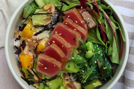 Поке-боул с тунцом