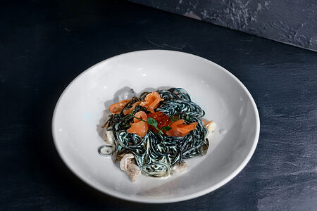 Паста черная с морепродуктами