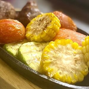 Шипящая сковорода от Генриетты с овощами-гриль