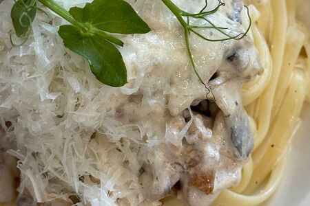 Паста с курицей и грибами