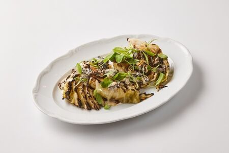 Молодая капуста со сморчками