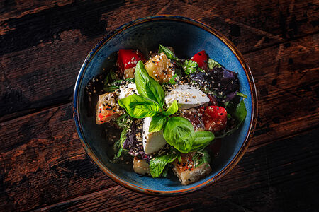 Теплый салат с баклажанами