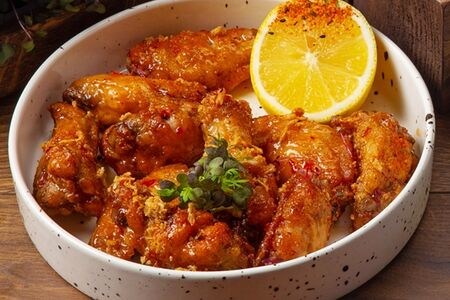 Крылышки куриные с соусом тартар