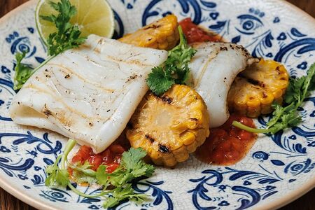 Кальмар на гриле с лечо из сладкого перца