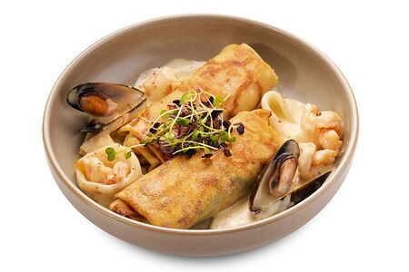 Блины с морепродуктами и шпинатом