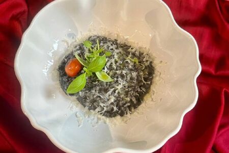 Черное ризотто с кальмаром