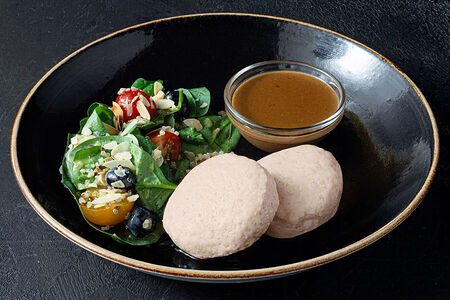 Куриные котлеты на пару с миндалем и голубикой