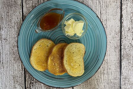 Тост с абрикосовым джемом