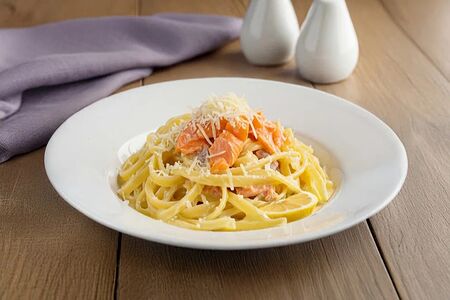 Феттуччине с семгой